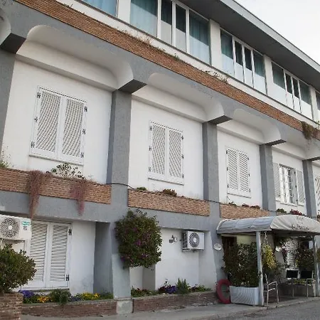 La Tripergola 3*