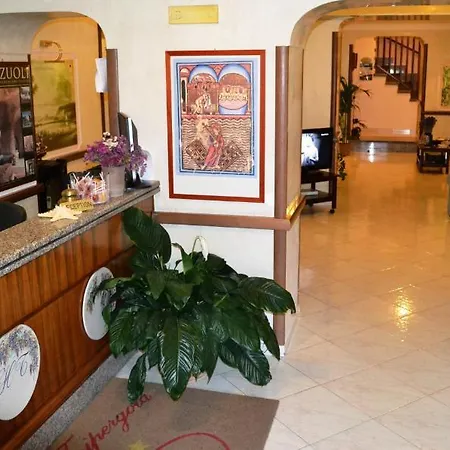 La Tripergola يوتْسْوولْ