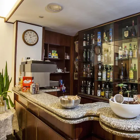 拉特里佩戈拉酒店 3* 波佐利