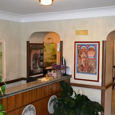 La Tripergola 3* Ποτσουόλι